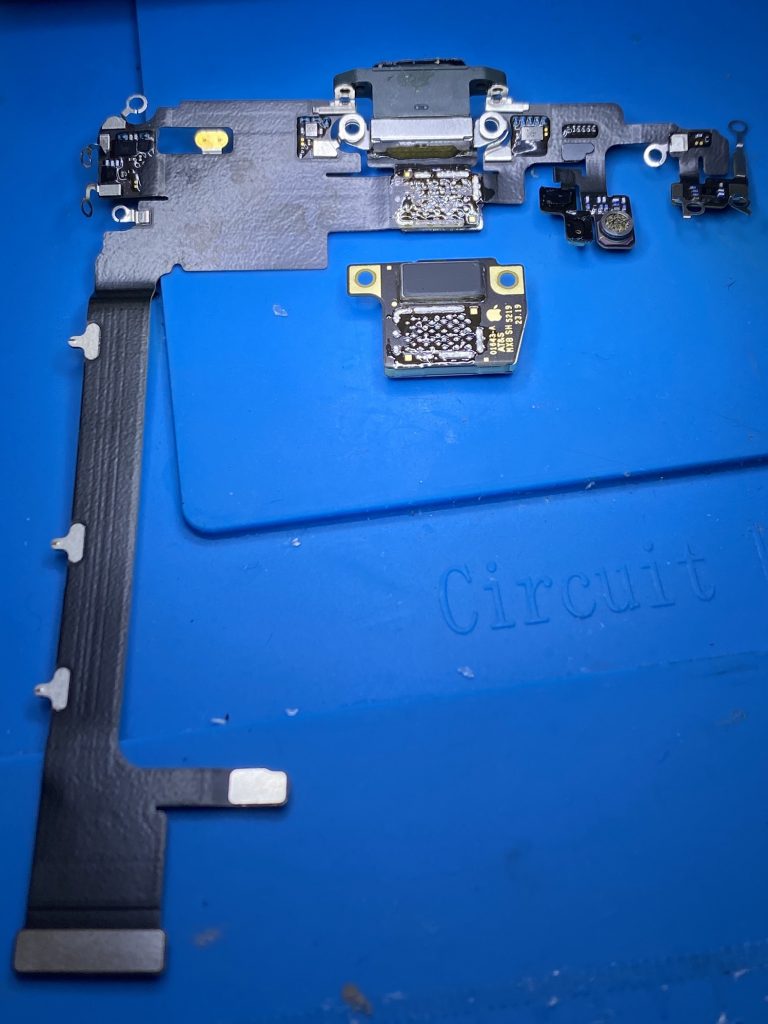 iPhone 11 Pro charging connector